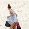Cintia Dicker curtiu a quinta-feira, 25 de setembro de 2014, na praia do Leblon, na Zona Sul do Rio. De biquíni, a modelo, que atuou na novela 'Meu Pedacinho de Chão', mostrou seu corpo sequinho
