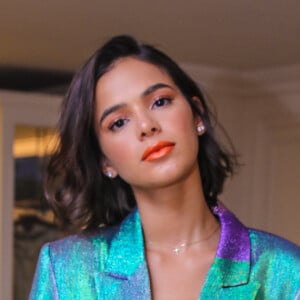 Bruna Marquezine deu outras dicas para o carnaval: 'Criatividade para as fantasias de carnaval, um monte de glitter e amigos também são essenciais'