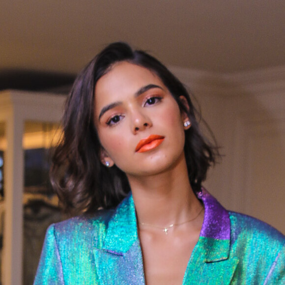 Bruna Marquezine deu outras dicas para o carnaval: 'Criatividade para as fantasias de carnaval, um monte de glitter e amigos também são essenciais'