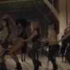 Com dançarinas e coreografias dançantes, Hilary Duff arrasa no videoclipe de 'All About You'