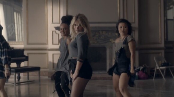 Hilary Duff dança e aposta em coreografia para o videoclipe de 'All About You'