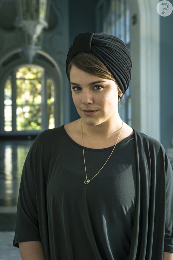 A jovem Dalila (Alice Wegmann) usará o Hijab, lenço tradicional muçulmano, na cabeça em forma de turbante em "Órfãos da Terra".