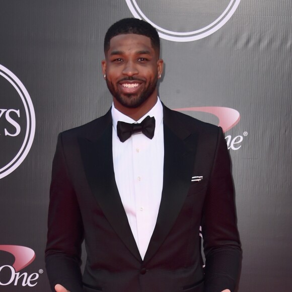 Tristan Thompson se envolveu com a melhor amiga de Kylie Jenner em uma festa na mansão dele