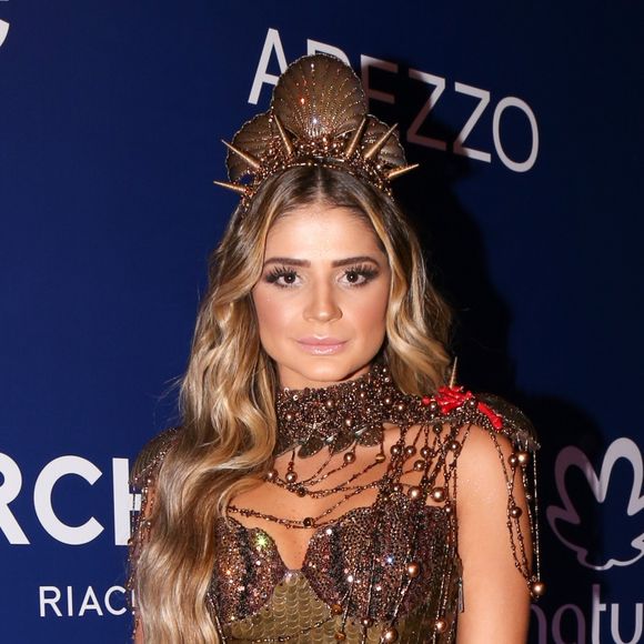 Thassia Naves apostou na fantasia de sereia na edição 2017 do Baile da Vogue