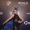 Ana Hickmann apostou em uma fantasia glamoursa com acessório de cabeça no Baile da Vogue 2018