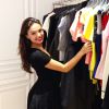 Isis Valverde escolhe vestido no ateliê da grife Dior