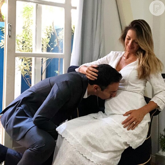 Ticiane Pinheiro celebrou os cinco anos com Cesar Tralli e sua segunda gravidez: 'Agora, para brindar esse amor e a nossa história, esta chegando um pedacinho de nós, um pedacinho desse amor no mundo... Vem aí a Manuella'