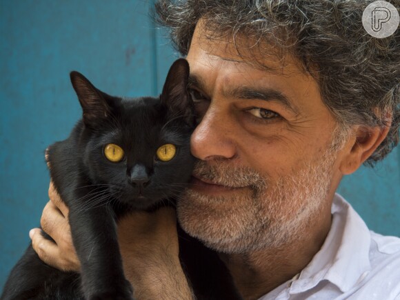 Murilo (Eduardo Moscovis) e gato León são a mesma pessoa na novela "O Sétimo Guardião".