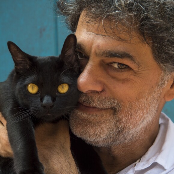 Murilo (Eduardo Moscovis) e gato León são a mesma pessoa na novela "O Sétimo Guardião".