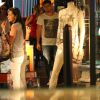 Bruno Gissoni é flagrado em dia de compras com a namorada, Yanna Lavigne, em shopping no Rio de Janeiro