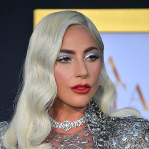 Lady Gaga revela que Bradley Cooper dirigiu performance musical no Oscar e também o filme: 'Vocês sabem que eu nunca entrego o controle sobre uma performance ao vivo no palco e eu já fiz um milhão delas, mas Bradley dirigiu este filme e ele dirigiu, obviamente, os momentos musicais do filme'