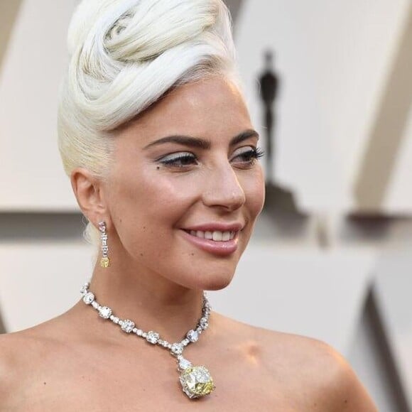 'Esta é uma canção de amor, 'Shallow'. O filme 'A Star Is Born' é uma história de amor. Nós trabalhamos muito, trabalhamos a semana inteira nessa performance', disse Lady Gaga