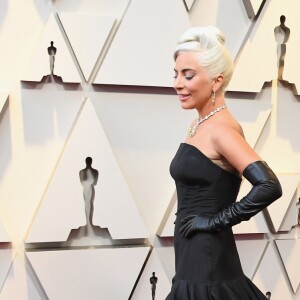 Lady Gaga cruzou o red carpet do Oscar com joia de R$ 113 mi