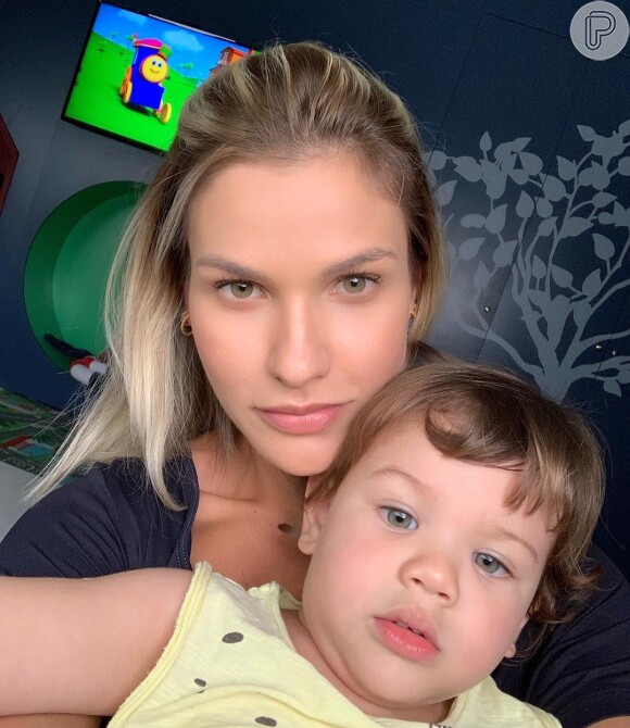 Andressa Suita chamou atenção dos fãs ao postar foto com o filho Gabriel no Instagram nesta quinta-feira, 28 de fevereiro de 2019