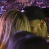 Neymar foi clicado abraçado e conversando ao pé do ouvido com affair em Salvador