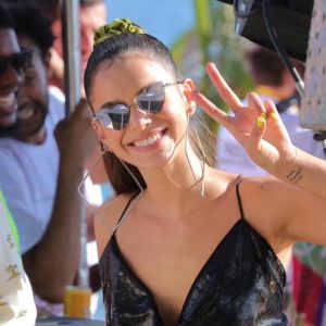 Bruna Marquezine se diverte e curte a folia no Carnaval de Salvador