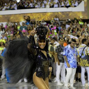 Sabrina Sato se vestiu de Maria Fumaça para o desfile da Vila Isabel no carnaval 2019