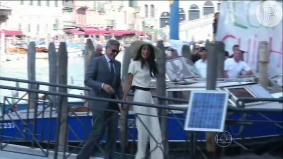 A cerimônia de casamento no civil de George Clooney e Amal Alamuddin custou cerca de R$ 1.800,00 e durou 10 minutos afirma jornal