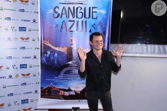 Matheus Nachtergaele marca presença na pré-estreia do filme 'Sangue Azul', no Festival do Rio