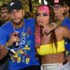 Neymar foi flagrado aos beijos com Anitta em camarote na Sapucaí, no Rio de Janeiro