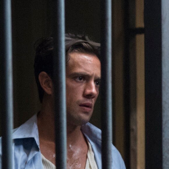 Danilo (Rafael Cardoso) descobre na prisão que o pai morreu no capítulo de sexta-feira, 22 de março de 2019 da novela 'Espelho da Vida'