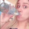 Marília Mendonça apareceu bebendo água e comemorou: 'Como é bom estar livre do álcool'