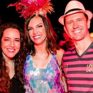 Ana Carolina levou a namorada, a cantora italiana Chiara Civello, ao Baile da Arara onde se encontrou com Ana Paula Araújo