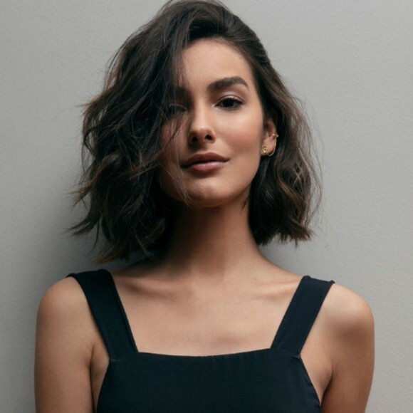 Marina Moschen modificou o visual para atuar na novela 'Verão 90'