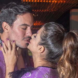 Paula Fernandes levou o namorado, Gustavo Lyra, à camarote da Sapucaí no carnaval: 'Ainda é muito cedo para pensar em casamento. Agora é o momento de construir uma relação'