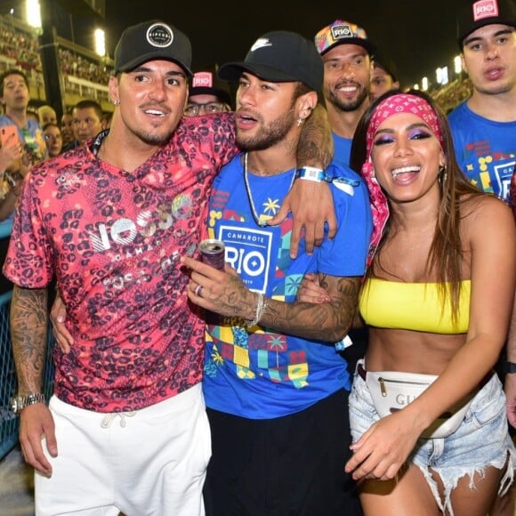 Anitta e Gabriel Medina foram juntos a camarote no Carnaval no Rio de Janeiro