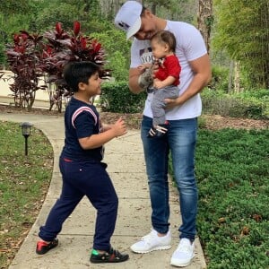 Wesley Safadão visitou o zoo na companhia do filho mais velho, Yhudy