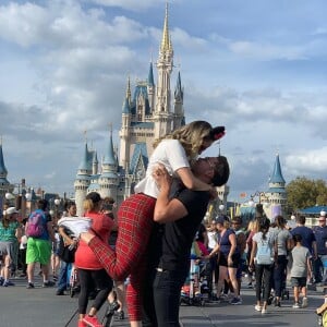 A viagem para o Orlando em família também conta com momentos românticos de Thyane Dantas e Wesley Safadão