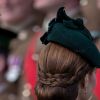Kate Middleton na trend do militarismo usou coque baixo com tranças no St Patrick's day