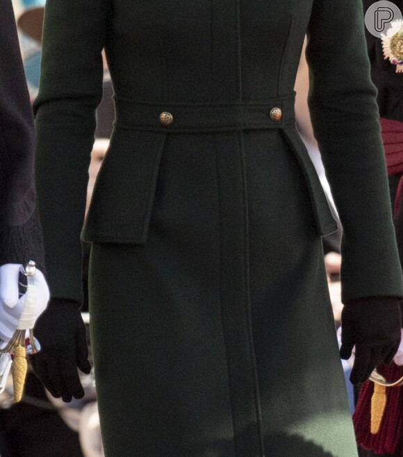 Kate Middleton na trend do militarismo: silhueta sequinha