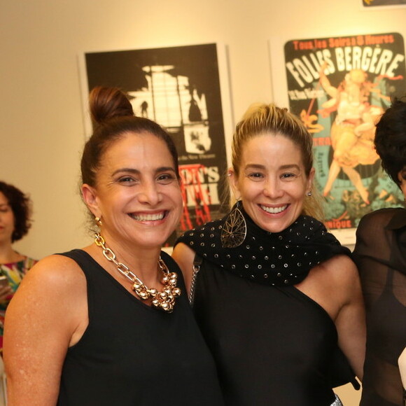 Danielle Winits ao lado de Totia Meireles, Mirna Rubim, Alessandra Maestrini, Guilhermina Guinle e Alexia Dechamps durante a pré-estreia da peça 'O Som e a Sílaba'