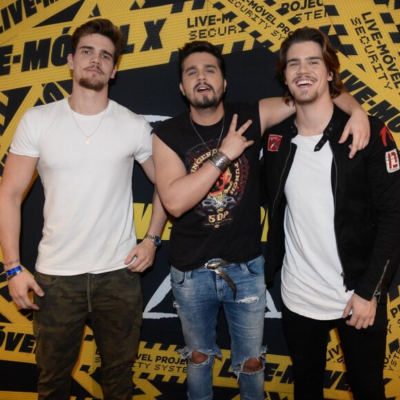 Luan Santana comemora aniversário com a dupla Breno e Caio César