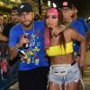 Anitta e Neymar curtiram camarote do Rio, onde trocaram beijos