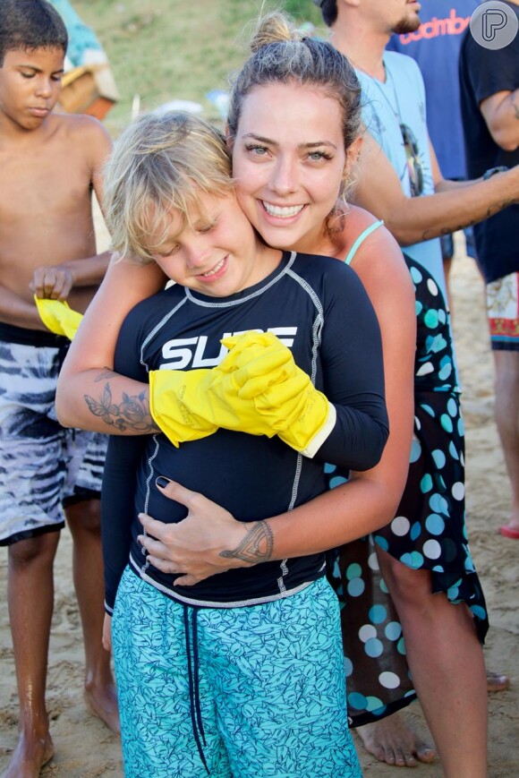 Carol Dantas compartilhou a foto da homenagem ao Neymar