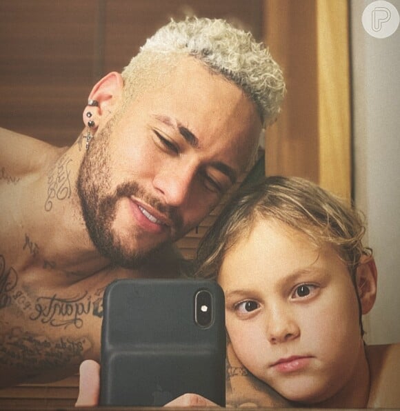 Filho de Neymar, Davi Lucca usa camiseta com a palavra 'Neymito' em foto publicada nesta sexta-feira, dia 22 de março