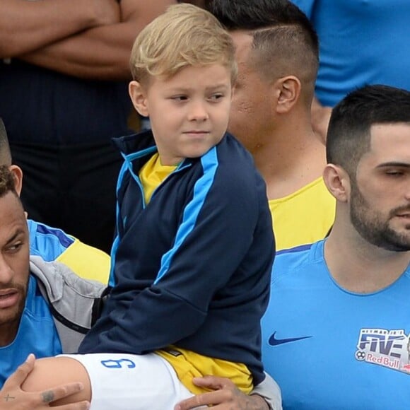 Neymar ganha homenagem do filho, Davi Lucca