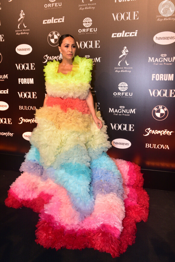 O vestido usado por Sabrina Sato no Baile da Vogue pesa 7 quilos