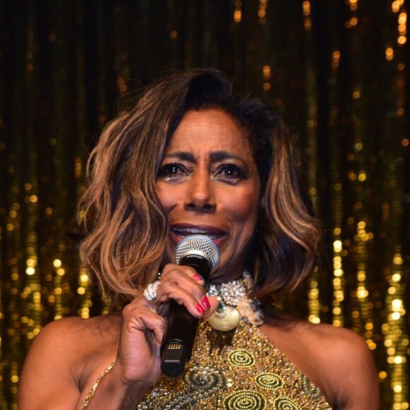 Glória Maria comandou o Baile da Vogue ao lado de Sabrina Sato