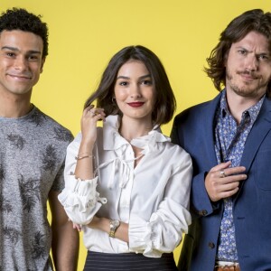 Nos próximos capítulos da novela 'Verão 90', Vanessa (Camila Queiroz) não desiste de fazer de tudo para separar Diego (Sérgio Malheiros) e Larissa (Marina Moschen): 'Larissa tem medo do futuro. Por isso que ela tá hesitando tanto em terminar com o Quinzinho (Caio Paduan)'