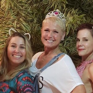 Xuxa revelou que hoje, ela e as paquitas tem um grupo no Whatsapp, o 'Pizza Vegana'. 'Amo e me divirto demais da conta', disse ela sobre o grupo. 