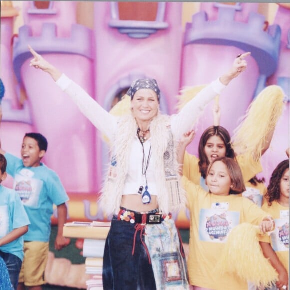 De 2002 até 2004, Xuxa passou a comandar o 'Xuxa No Mundo da Imaginação'. Foi o primeiro programa da loira que não foi supervisionado por sua empresária e diretora Marlene Mattos, após o fim de 20 anos de parceria das duas.