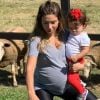 Patricia Abravanel mostrou a filha, Jane, imitando o som de ovelha em vídeo neste domingo, 31 de março de 2019
