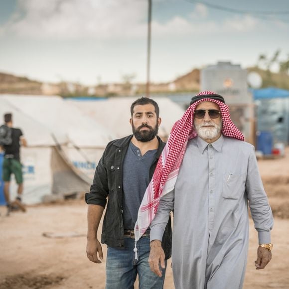 No primeiro capítulo de 'Orfãos da Terra', Fauze (Kaysar Dadour) ajudou o patrão, Aziz, a descobrir a identidade de Laila (Julia Dalavia)