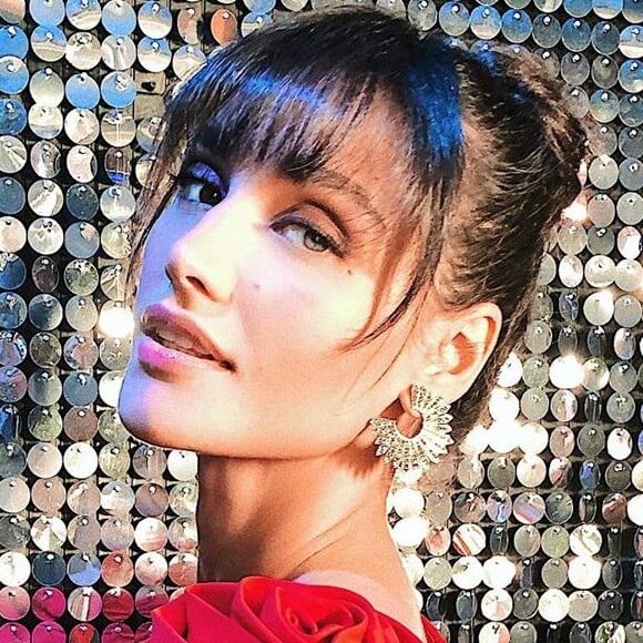 Débora Nascimento ignora críticas por relação com José Loreto