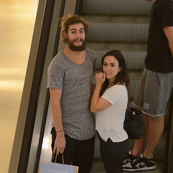 Noiva de Rafael Vitti, Tatá Werneck recebeu comentários carinhosos e engraçados de famosos ao mostrar os chaveiros