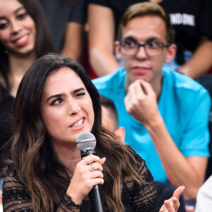 Tatá Werneck brincou sobre o brinde do chá de revelação com Vitória Falcão: 'Aceita uma vagina? É de coração!'